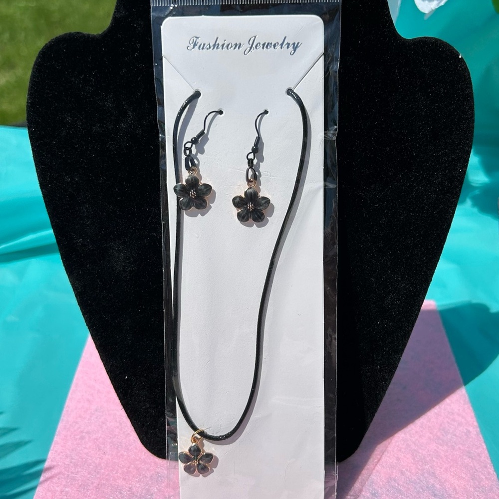 Cute Earring & Necklace Set